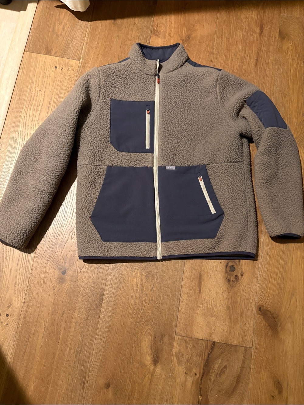 Figs On Shift Gray Sherpa - Picture 4 of 6